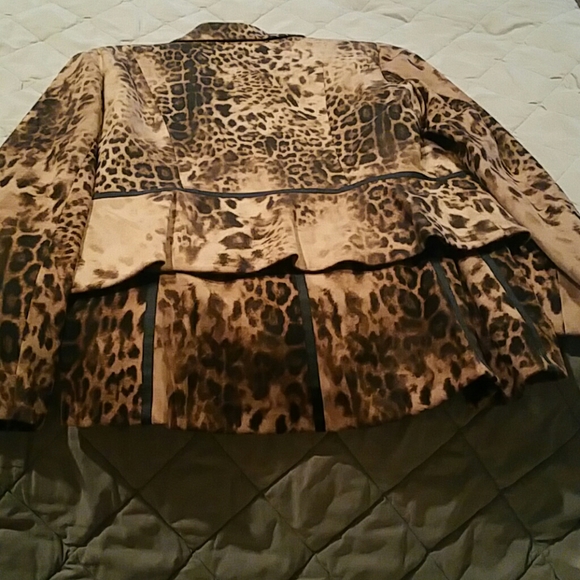 Suit - Picture 5 of 5